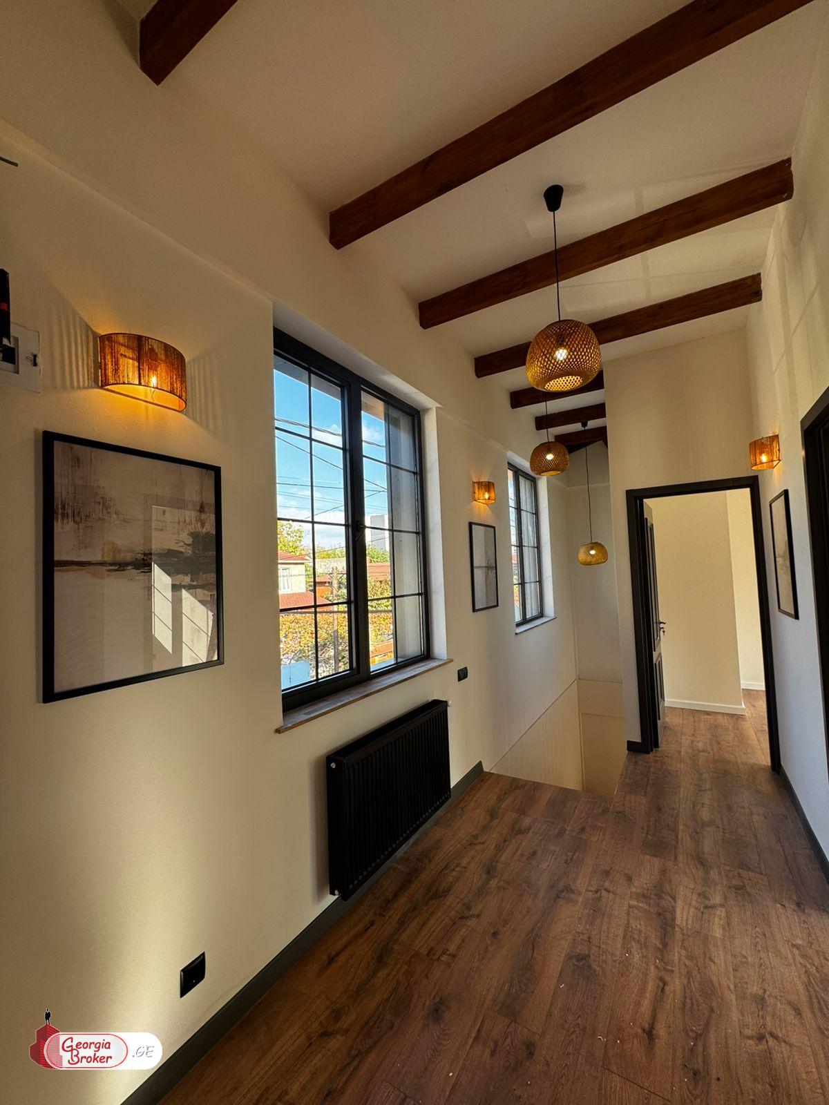 იყიდება ახალი გარემონტებული 5 ოთახიანი სახლი ისანში